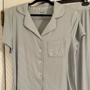 Nine West Light grain short sleeve pajamas very soft like New.